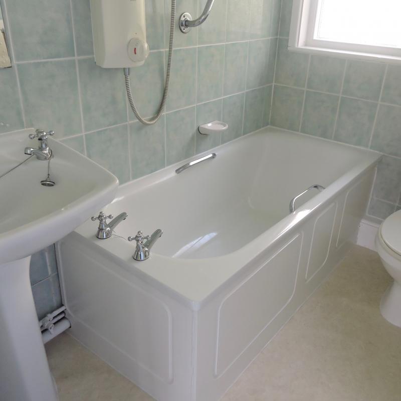 Bathroom , Begonia Cottage, shower over bath